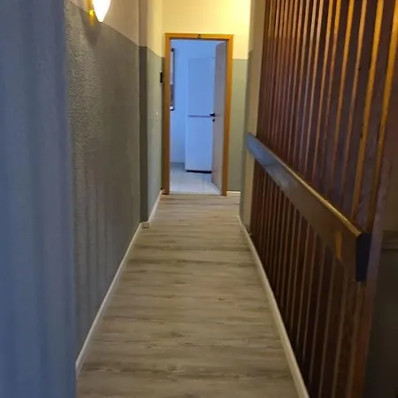 Gaestehaus Mit 12 Zimmern, 25 Betten, 2 Kuechen, Dusche, Wc Und Grosse Terrasse Apartman Waldbronn