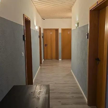 Apartman Gaestehaus Mit 12 Zimmern, 25 Betten, 2 Kuechen, Dusche, Wc Und Grosse Terrasse Waldbronn