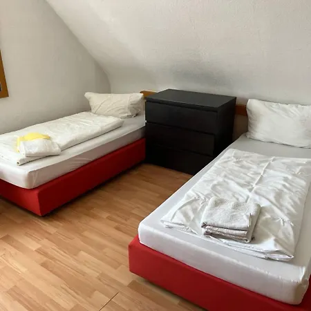 Gaestehaus Mit 12 Zimmern, 25 Betten, 2 Kuechen, Dusche, Wc Und Grosse Terrasse Apartman