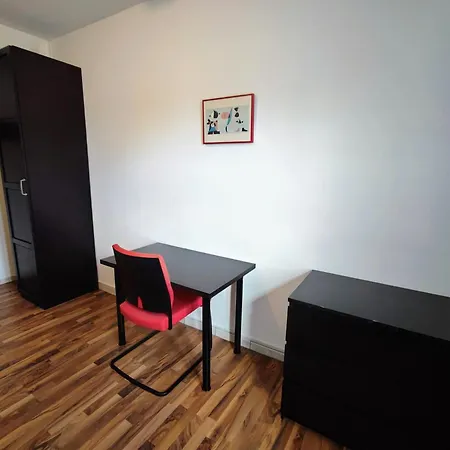 Apartman Gaestehaus Mit 12 Zimmern, 25 Betten, 2 Kuechen, Dusche, Wc Und Grosse Terrasse *