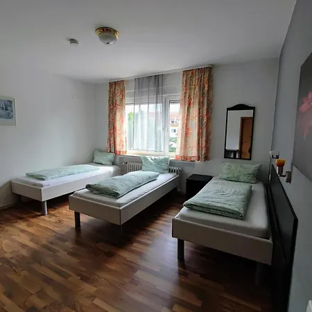 Apartman Gaestehaus Mit 12 Zimmern, 25 Betten, 2 Kuechen, Dusche, Wc Und Grosse Terrasse