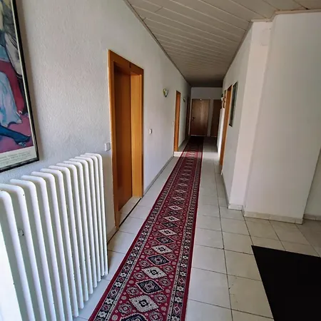 Gaestehaus Mit 12 Zimmern, 25 Betten, 2 Kuechen, Dusche, Wc Und Grosse Terrasse Apartman *